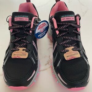 Skechers Trail Shoes 7.5 NWT